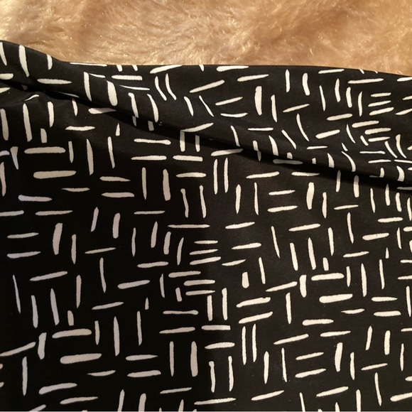 Long sleeve Cold Shoulder Top by Lily Morgan (L) - Picture 4 of 6